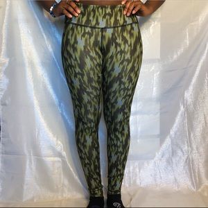 size 6 wunder under lululemmon leggings